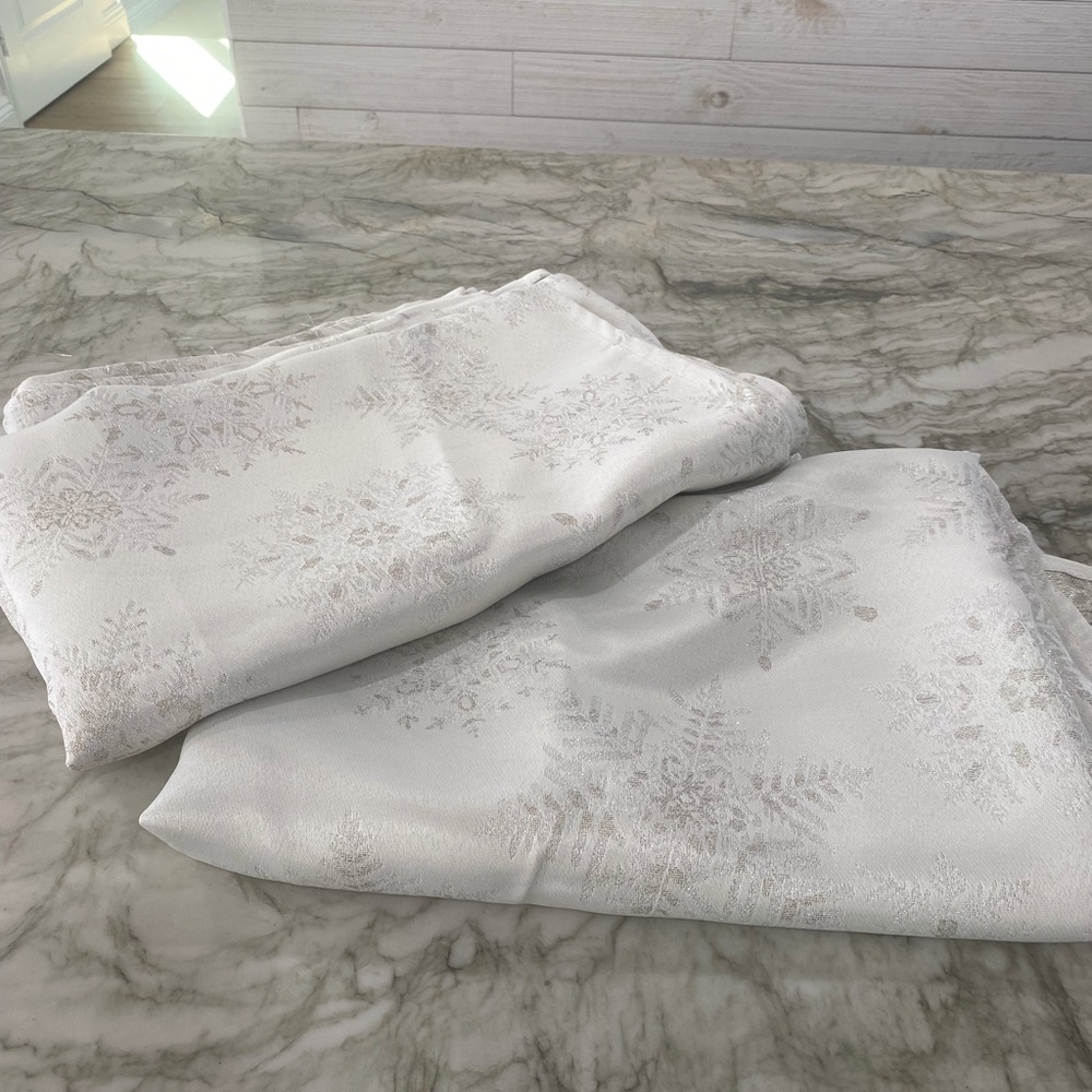Threshold tablecloths - pair